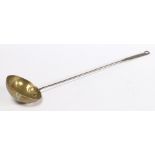 AN EARLY 18TH CENTURY BRASS AND IRON LADLE, ENGLISH, CIRCA 1720-50.