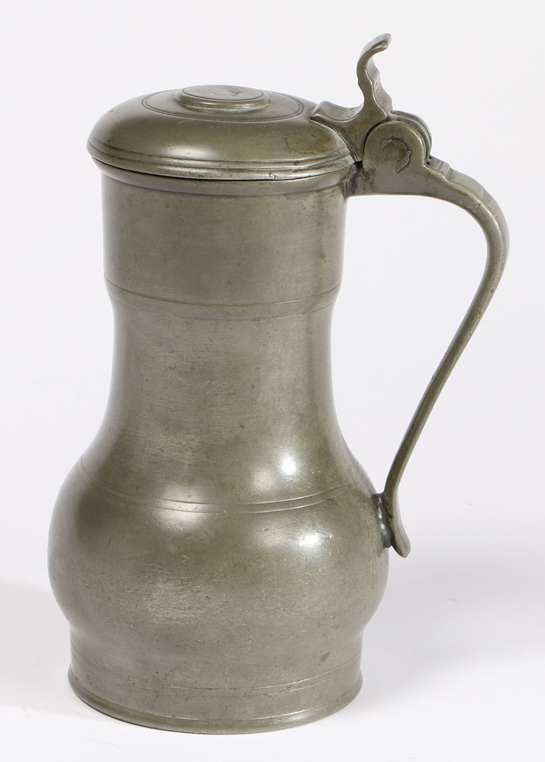 A PEWTER 'REMBRANDT-TYPE' FLAGON, DUTCH, CIRCA 1700. - Image 2 of 3