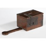 A SMALL OAK HAND-HELD OFFERTORY BOX, ENGLISH, CIRCA 1680-1720.