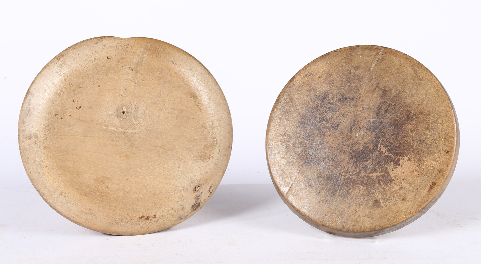 TWO 18TH CENTURY SYCAMORE PLATES OR PLATTERS, ENGLISH. - Image 2 of 4