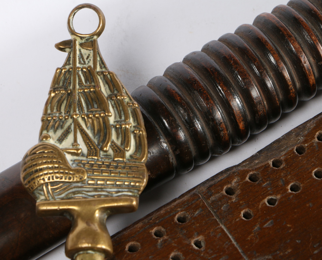 A VICTORIAN FRUITWOOD TRUNCHEON. - Image 2 of 2