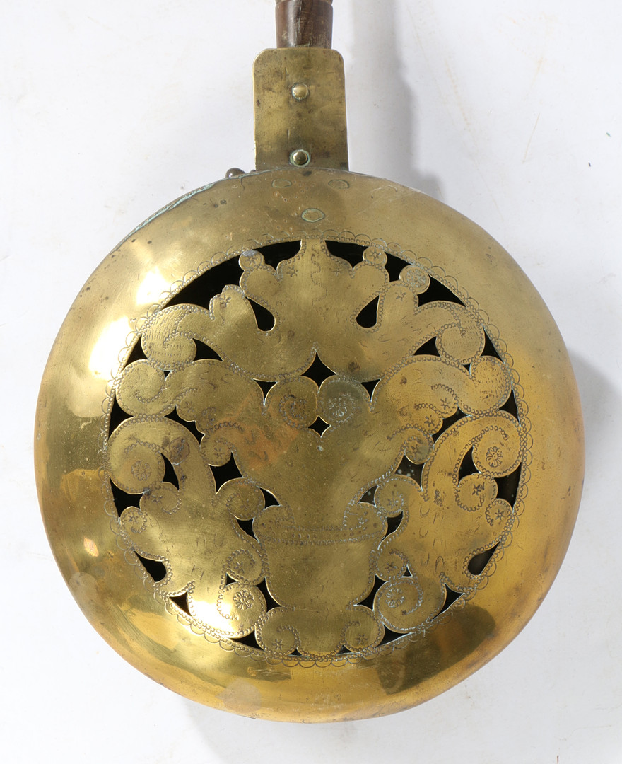 A 17TH CENTURY BRASS AND FRUITWOOD WARMING PAN, DUTCH.