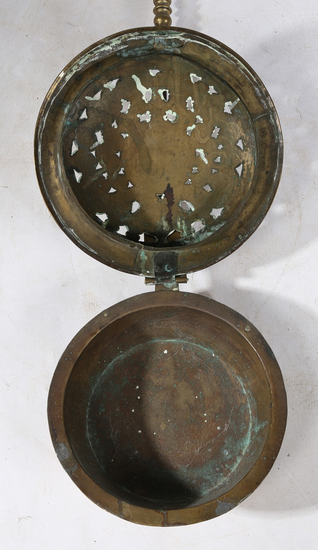 A BRASS AND IRON WARMING PAN, DUTCH, CIRCA 1700. - Image 5 of 5