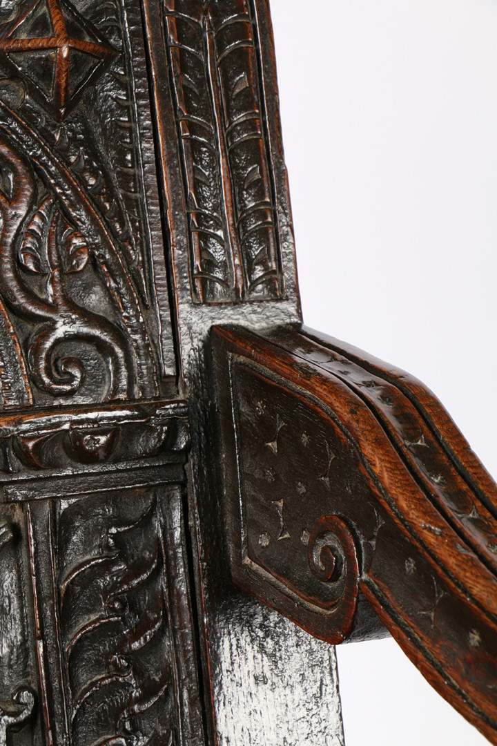 A GOOD AND RARE ELIZABETH I OAK OPEN ARMCHAIR, CIRCA 1570. - Image 11 of 14