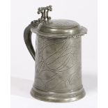 A FINE CHARLES II PEWTER OEWS QUART FLAT-LID WRIGGLEWORK TANKARD, WIGAN, CIRCA 1680.