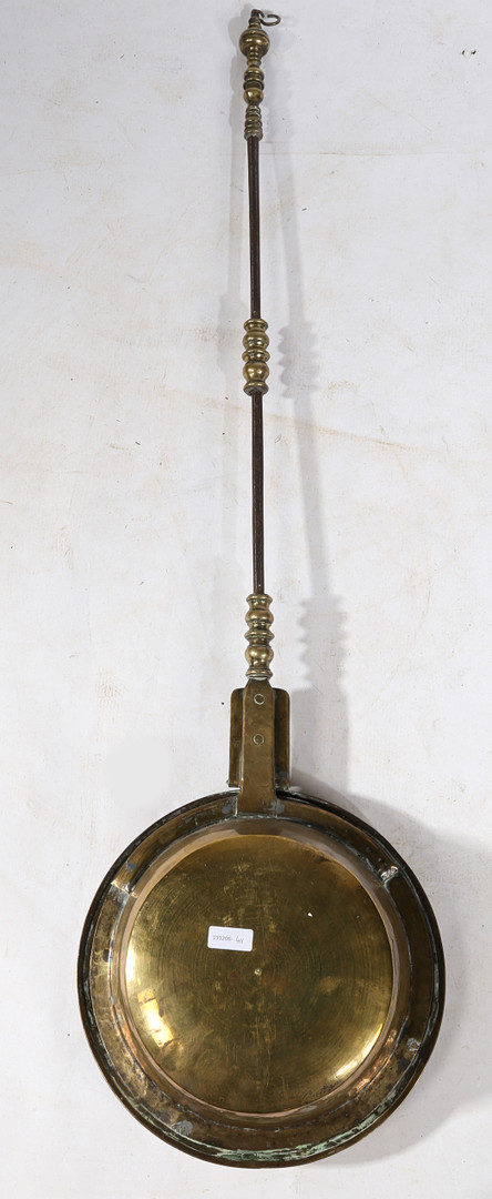 A BRASS AND IRON WARMING PAN, DUTCH, CIRCA 1700. - Image 4 of 5