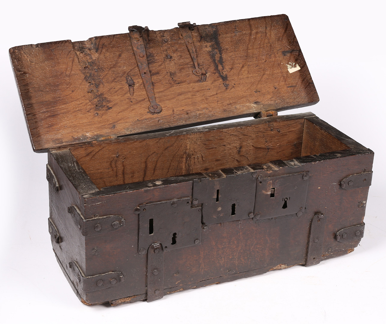 A WONDERFUL HENRY VII/VIII BOARDED OAK AND IRON-BOUND CHALICE BOX, ENGLISH, CIRCA 1500-20. - Image 5 of 5