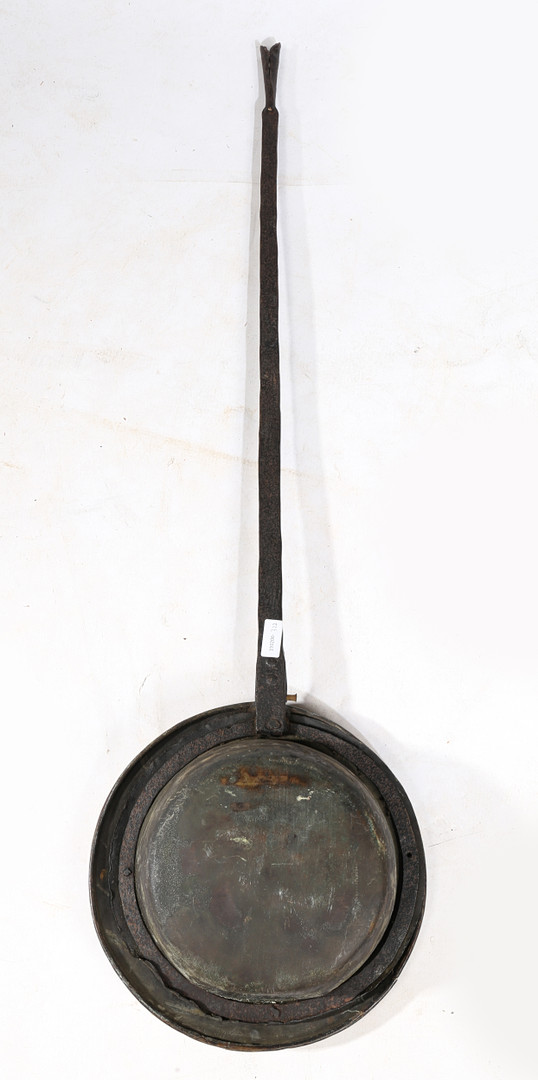 A COMMONWEALTH IRON AND BRASS WARMING PAN, DATED 1657. - Image 5 of 5