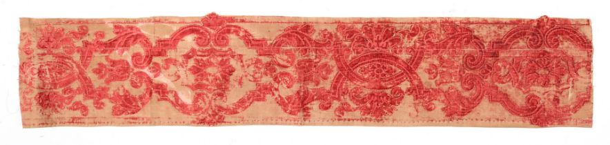 A LENGTH OF SILK VELVET, ITALIAN, CIRCA 1600.