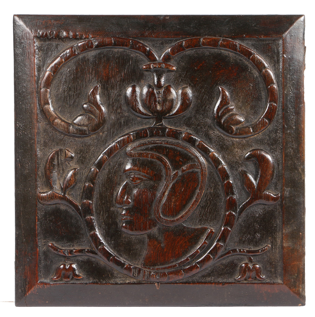 A LARGE 16TH CENTURY CARVED OAK ROMAYNE-TYPE PORTRAIT PANEL, CIRCA 1540-60.