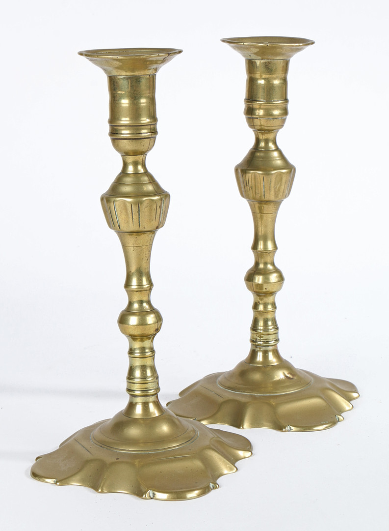 A PAIR OF MID-18TH CENTURY BRASS SOCKET CANDLESTICKS, ENGLISH, CIRCA 1750.