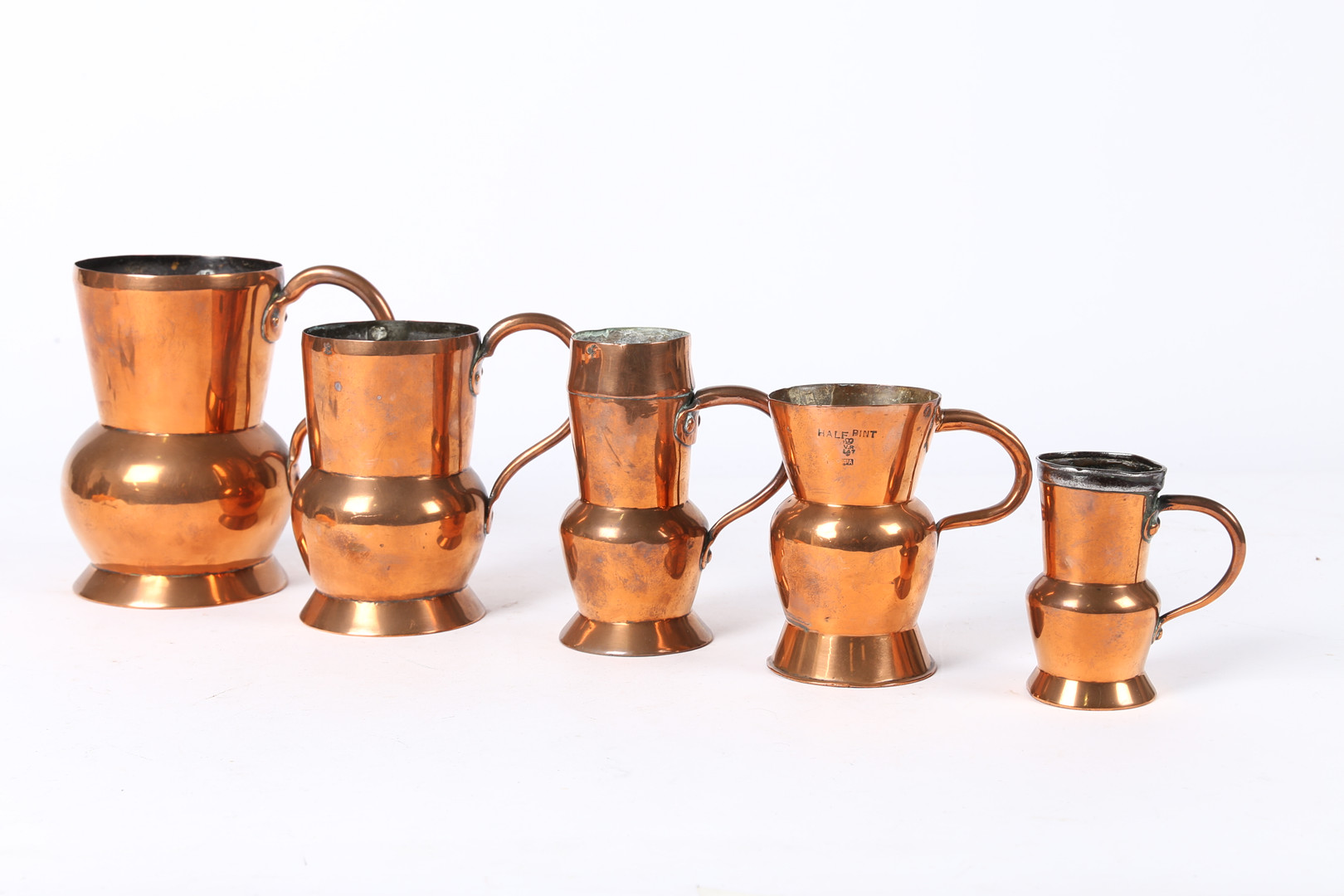 A GROUP OF FIVE 19TH CENTURY COPPER THISTLE- AND BALUSTER-SHAPED MEASURES, SCOTTISH. - Image 2 of 6