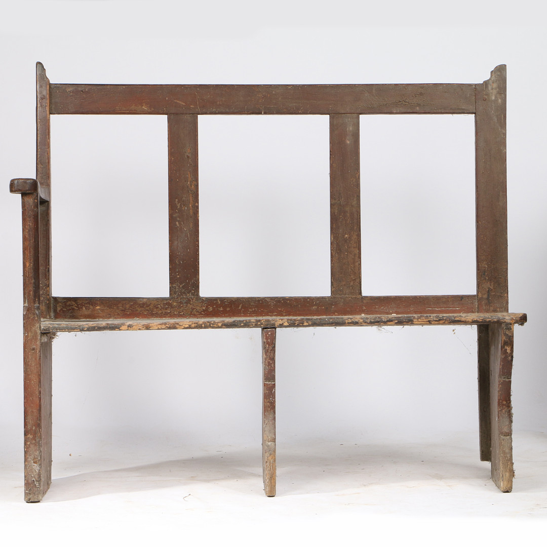 AN 18TH CENTURY PAINTED PINE 'WALL' SETTLE, WEST COUNTRY/WELSH, CIRCA 1750-1800. - Image 3 of 3