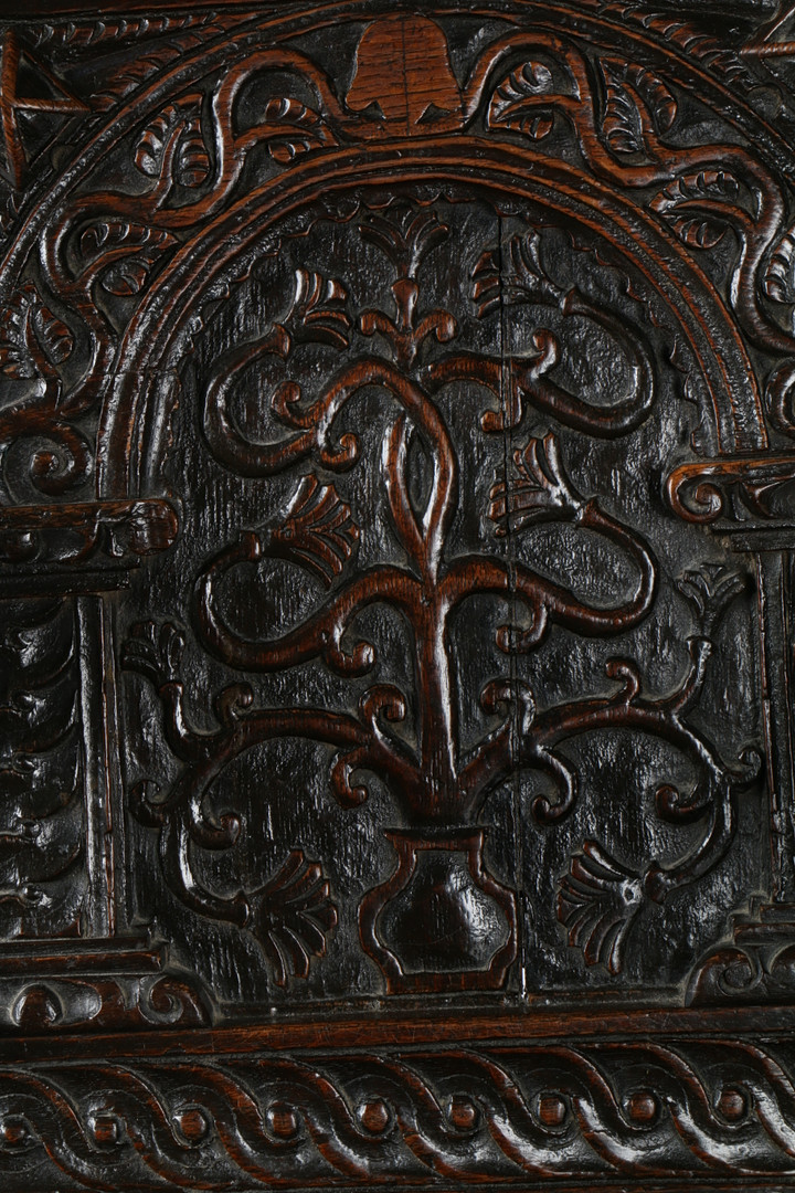 A GOOD AND RARE ELIZABETH I OAK OPEN ARMCHAIR, CIRCA 1570. - Image 7 of 14