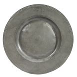 A LATE 17TH CENTURY PEWTER SEMI BROAD RIM PLATE, DUTCH.