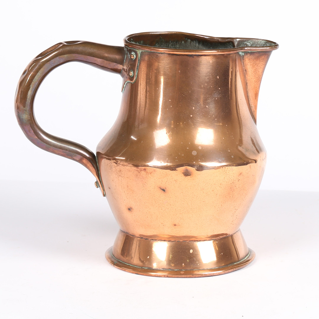 A GEORGE III COPPER ALE JUG, CIRCA 1800.