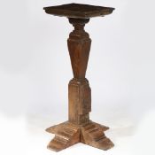 AN OAK PEDESTAL/TORCHÃˆRE STAND, TIMBERS CIRCA 1500-50 AND LATER.