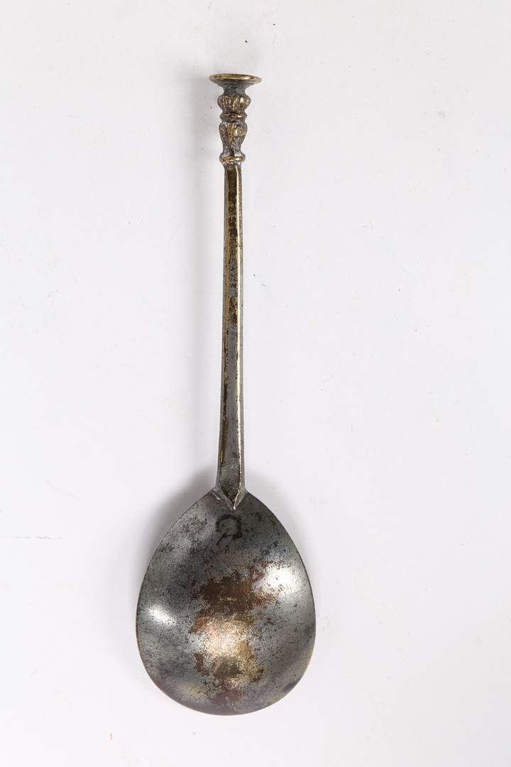 AN ELIZABETH I TINNED LATTEN GADROONED SEAL KNOP SPOON, LONDON, CIRCA 1600. - Image 2 of 2