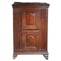 A SMALL 17TH CENTURY OAK LIVERY CUPBOARD, FRANCO-FLEMISH.