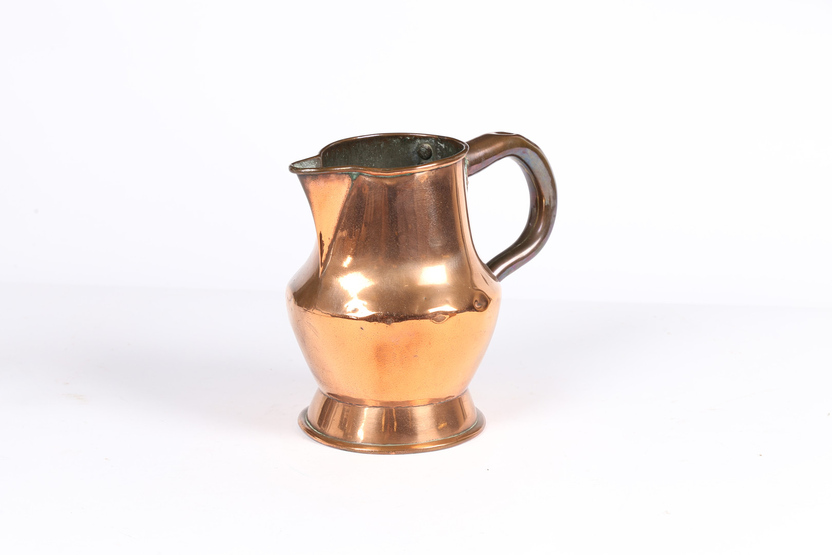 A GEORGE III COPPER ALE JUG, CIRCA 1800. - Image 2 of 2