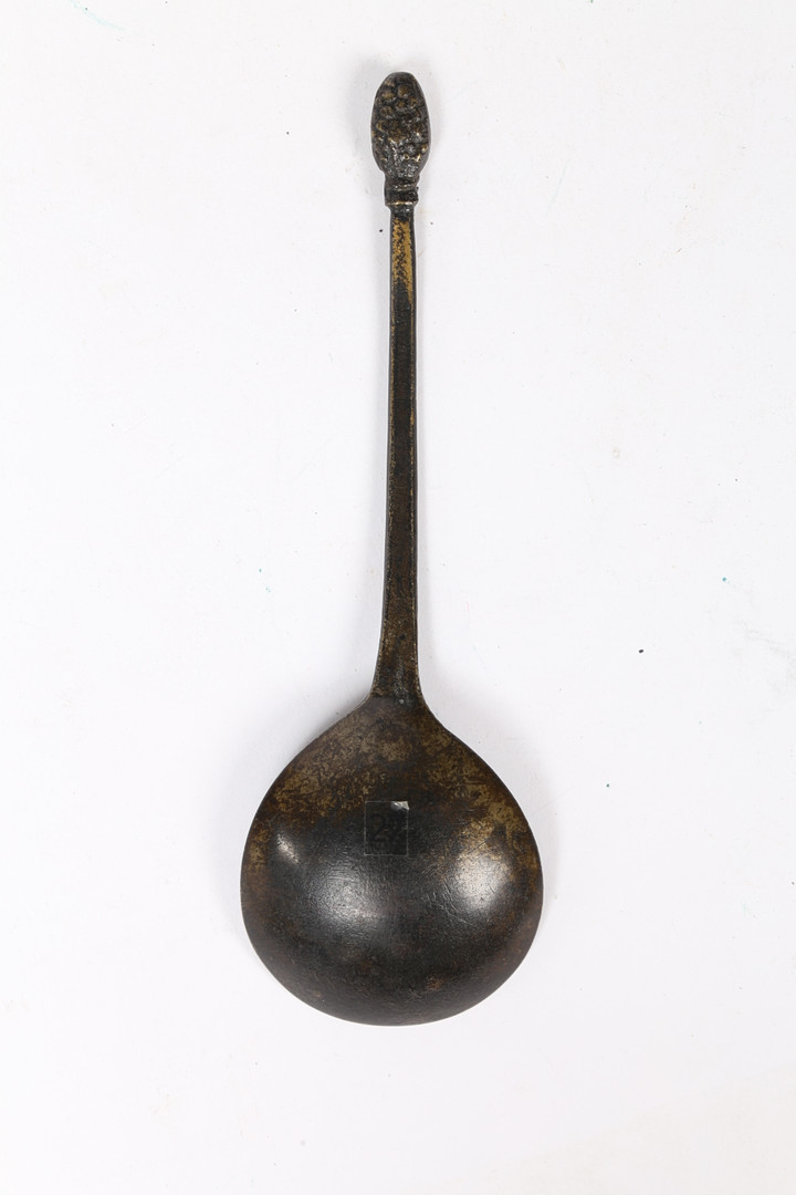 A CHARLES I LATTEN STRAWBERRY KNOP SPOON, CIRCA 1640. - Image 2 of 2