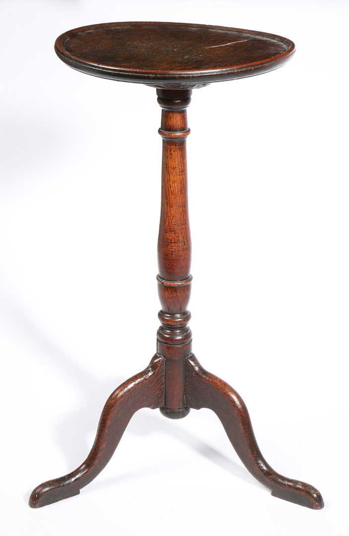 A SMALL GEORGE III OAK WINE OR CANDLE TRIPOD TABLE, CIRCA 1780.