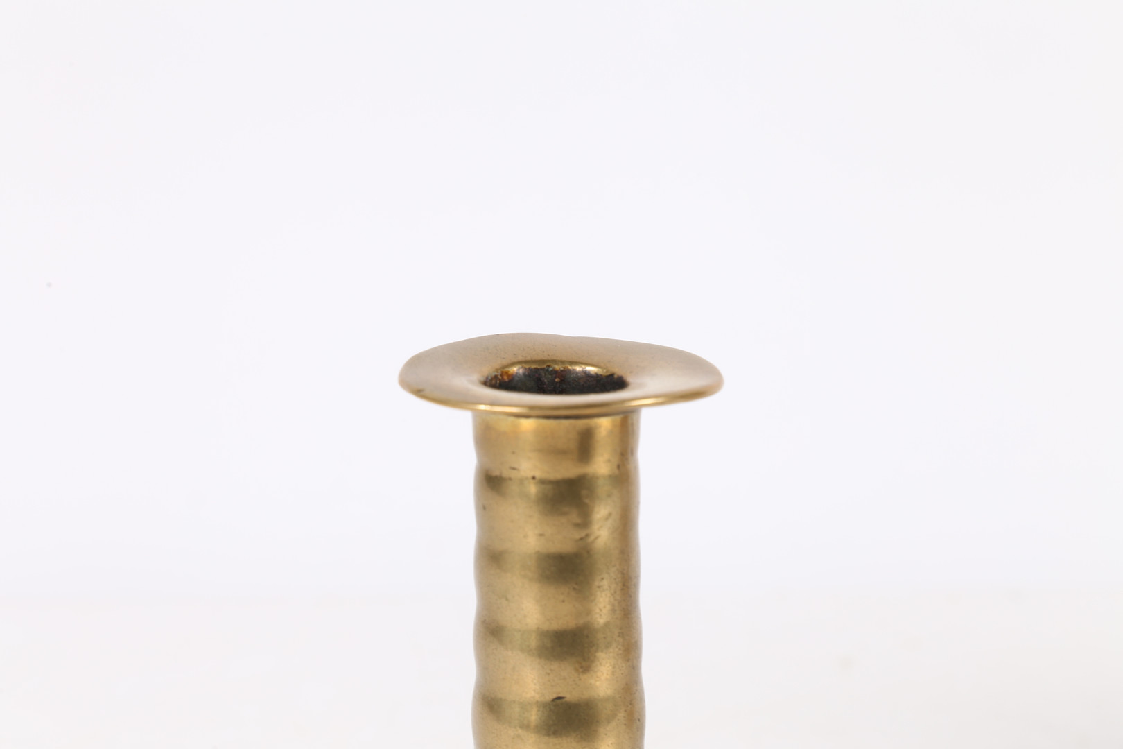 A RARE CHARLES II BRASS TRUMPET-BASE SOCKET CANDLESTICK, CIRCA 1675. - Image 3 of 5