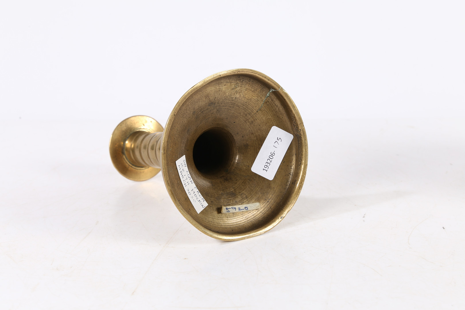 A RARE CHARLES II BRASS TRUMPET-BASE SOCKET CANDLESTICK, CIRCA 1675. - Image 5 of 5