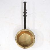 A GEORGE II BRASS AND IRON DOWN-HEARTH PAN OR SKILLET, CIRCA 1750.