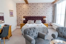 A WONDERFUL OVERNIGHT STAY FOR TWO AT THE PICTUERESQUE HINTLESHAM HALL - Image 4 of 4