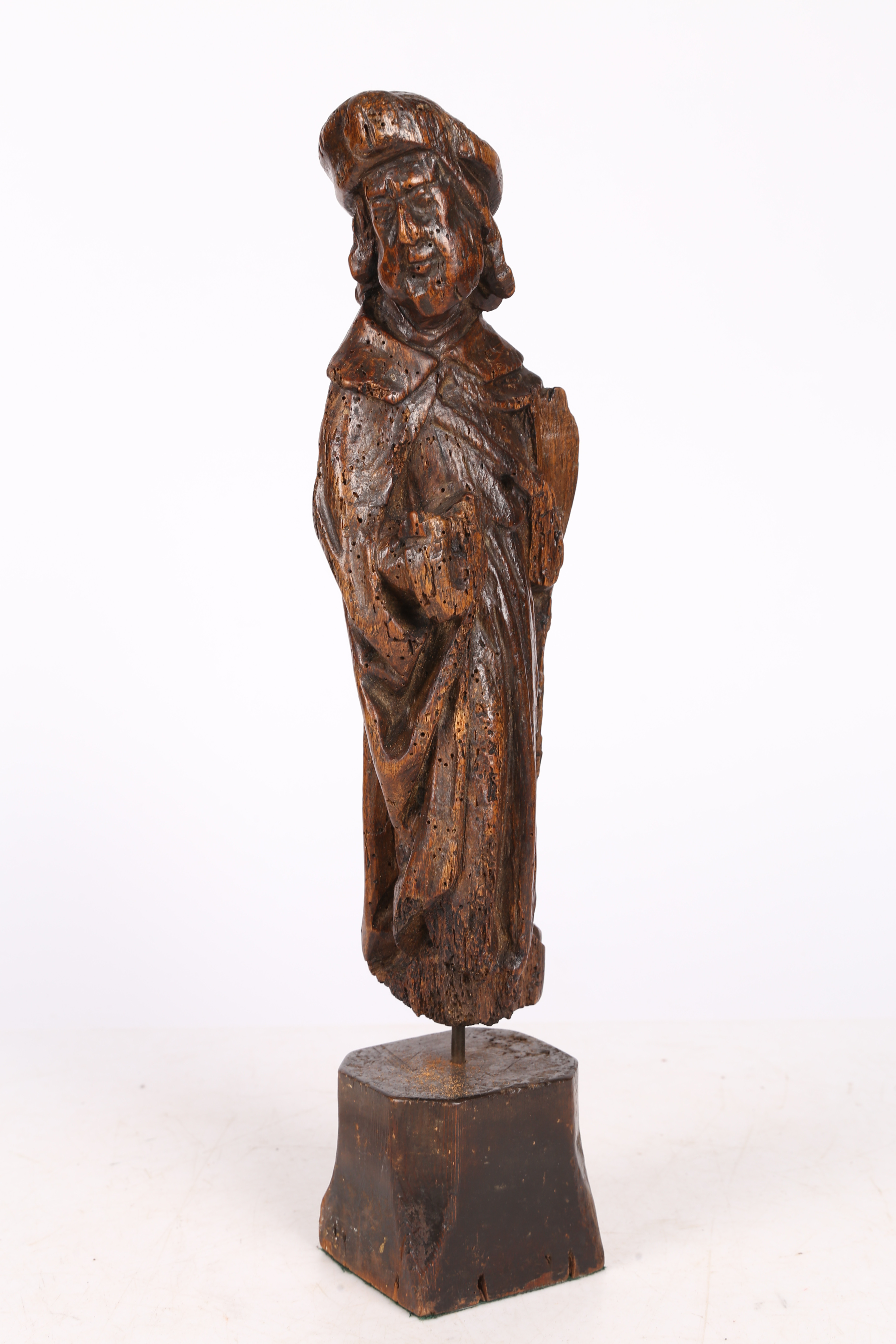 A LATE 17TH/18TH CENTURY WALNUT CARVED FIGURE. - Image 2 of 4