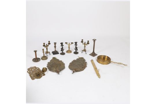 A COLLECTION OF BRASS CANDLESTICKS AND WALL SCONCES (QTY). - Image 1 of 4