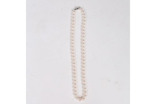 A CULTURED AKOYA PEARL NECKLACE - Image 1 of 6