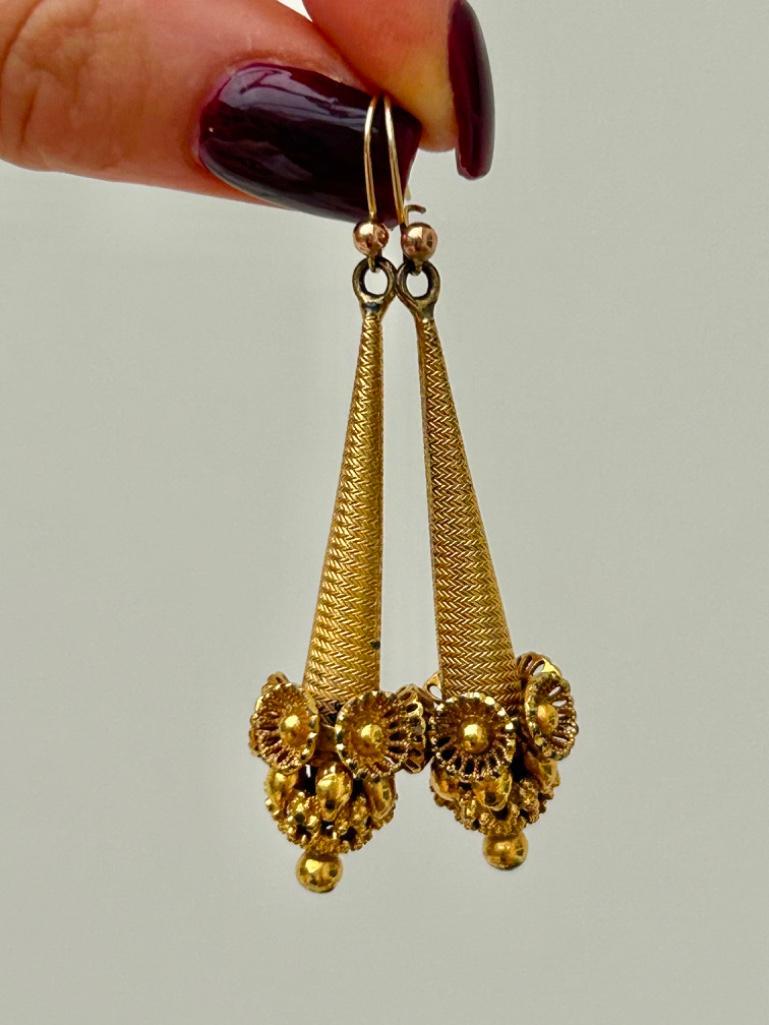 Georgian Era Yellow Metal Ornate Drop Earrings - Image 3 of 9