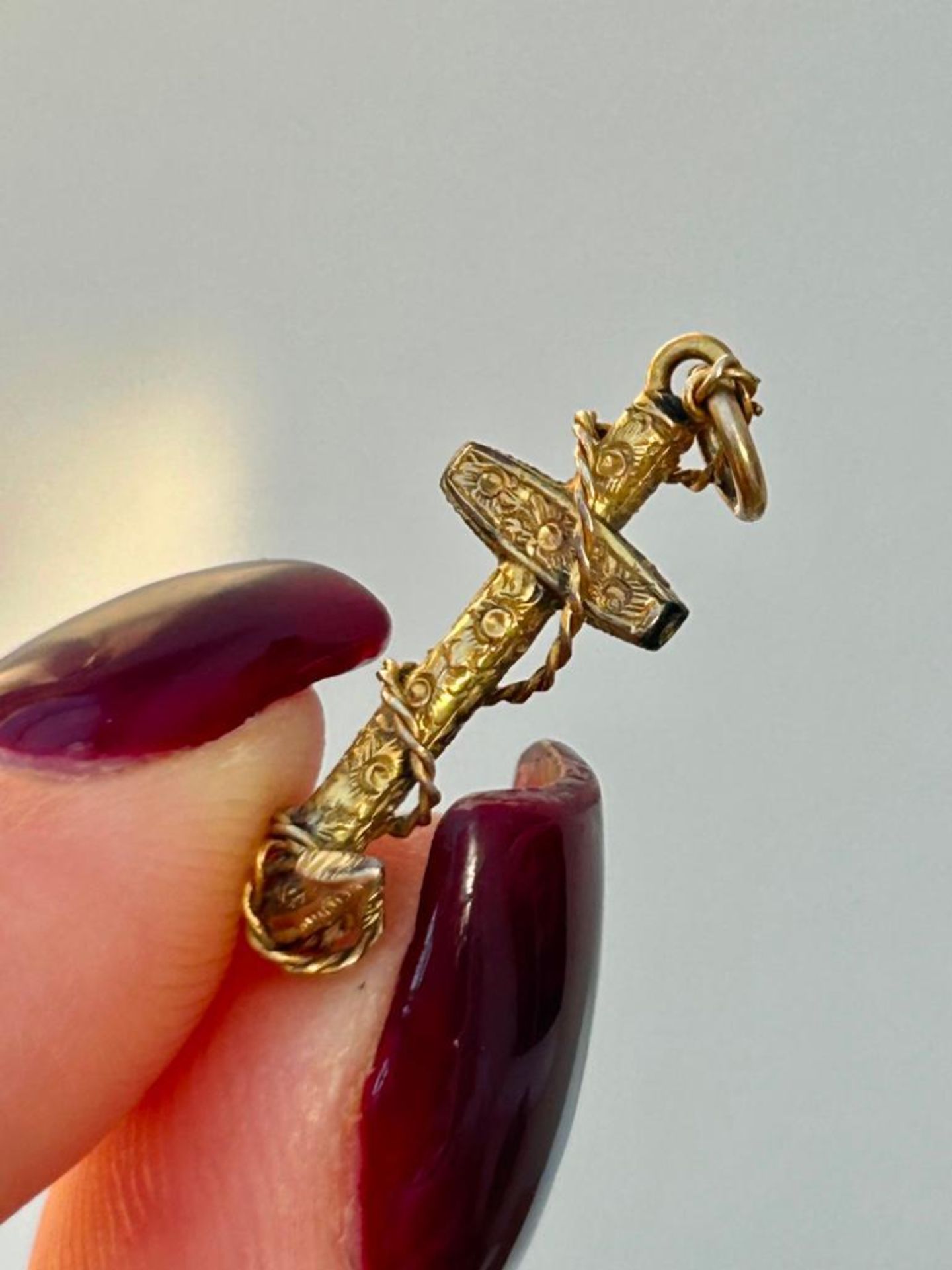 Antique Ornate Gold Anchor Charm / Pendant - Image 2 of 4