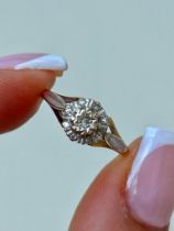 Sweet Vintage 9ct Gold Diamond Cluster Ring