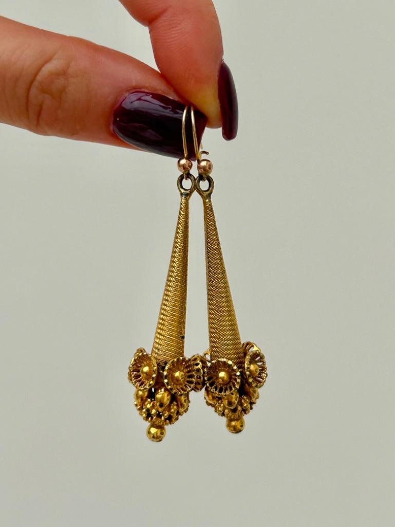 Georgian Era Yellow Metal Ornate Drop Earrings - Image 4 of 9