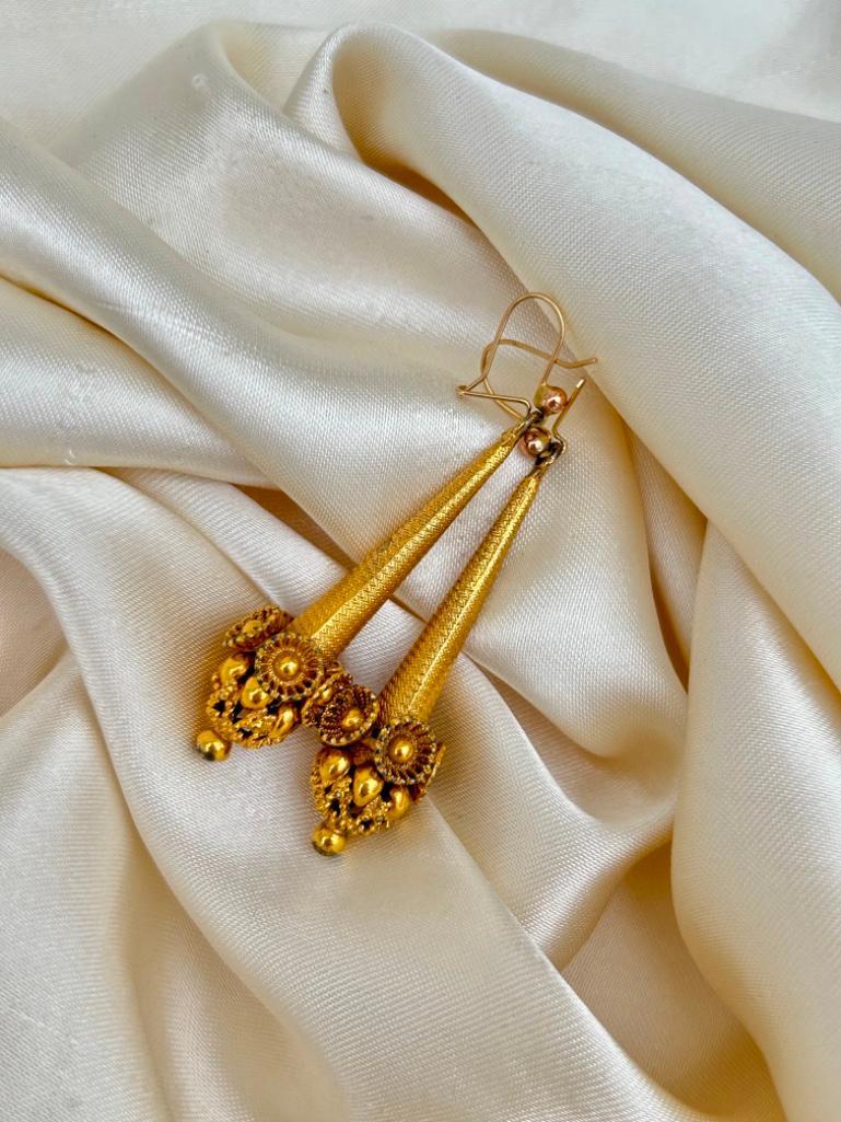 Georgian Era Yellow Metal Ornate Drop Earrings - Image 8 of 9