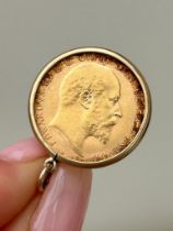 Antique c1901 Gold Sovereign Pendant