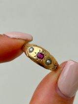 Sweet Antique 9ct Gold Ring