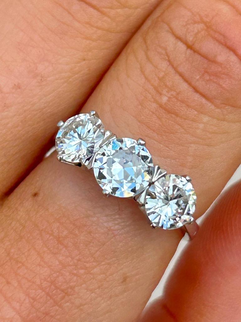 3.5 Carat Diamond 3 Stone Ring in Platinum - Image 2 of 6