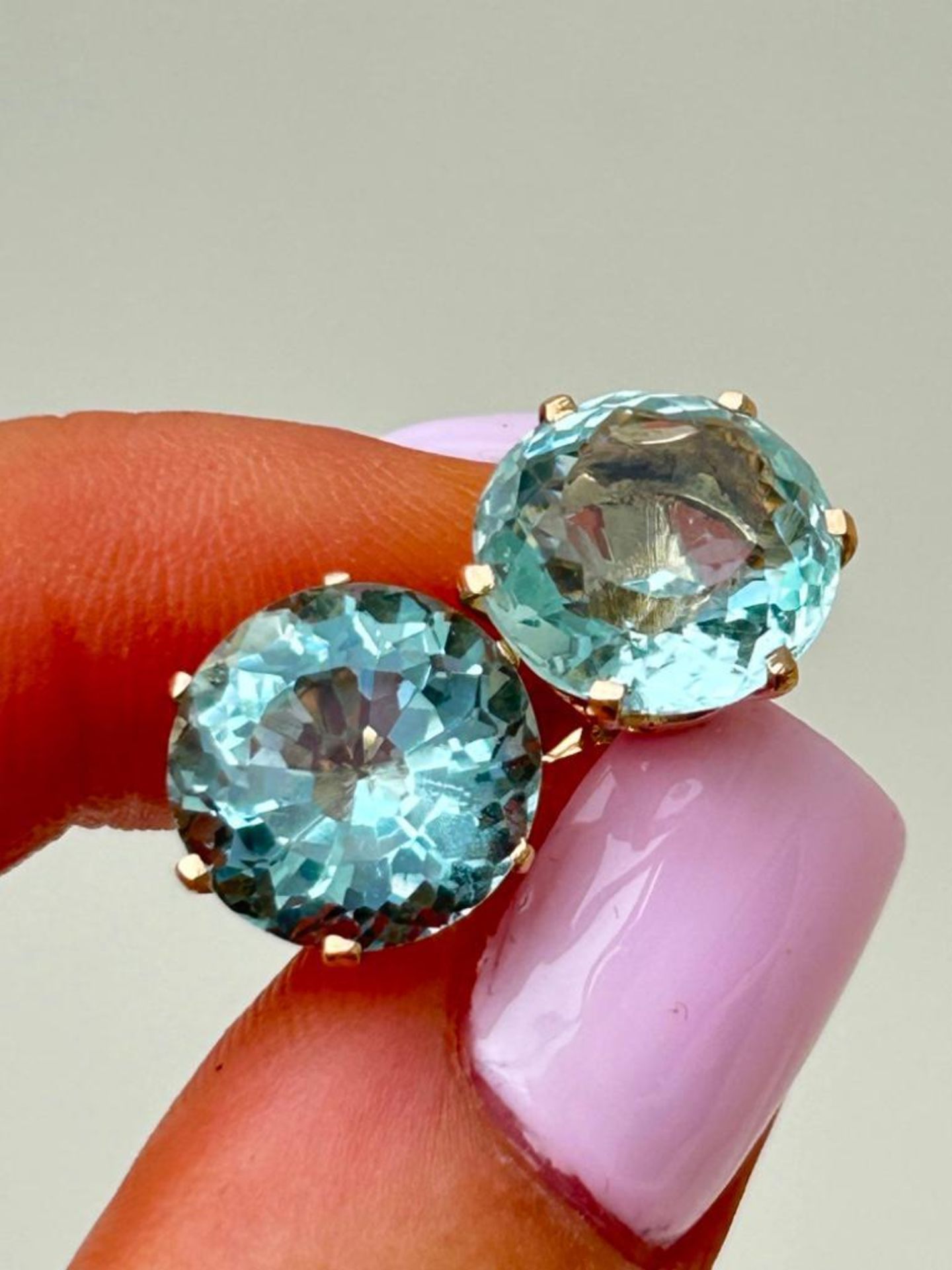 Huge 18ct Yellow Gold Aquamarine Stud Earrings - Image 3 of 7