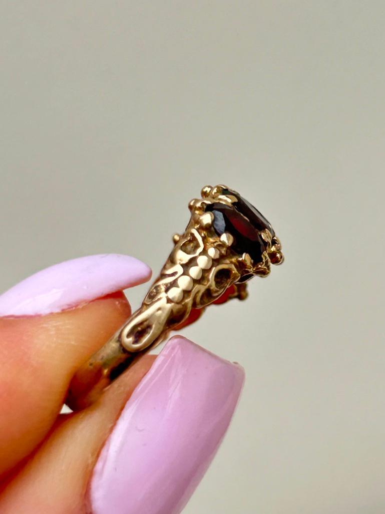 Chunky 9ct Gold Garnet 5 Stone Ring - Image 9 of 10