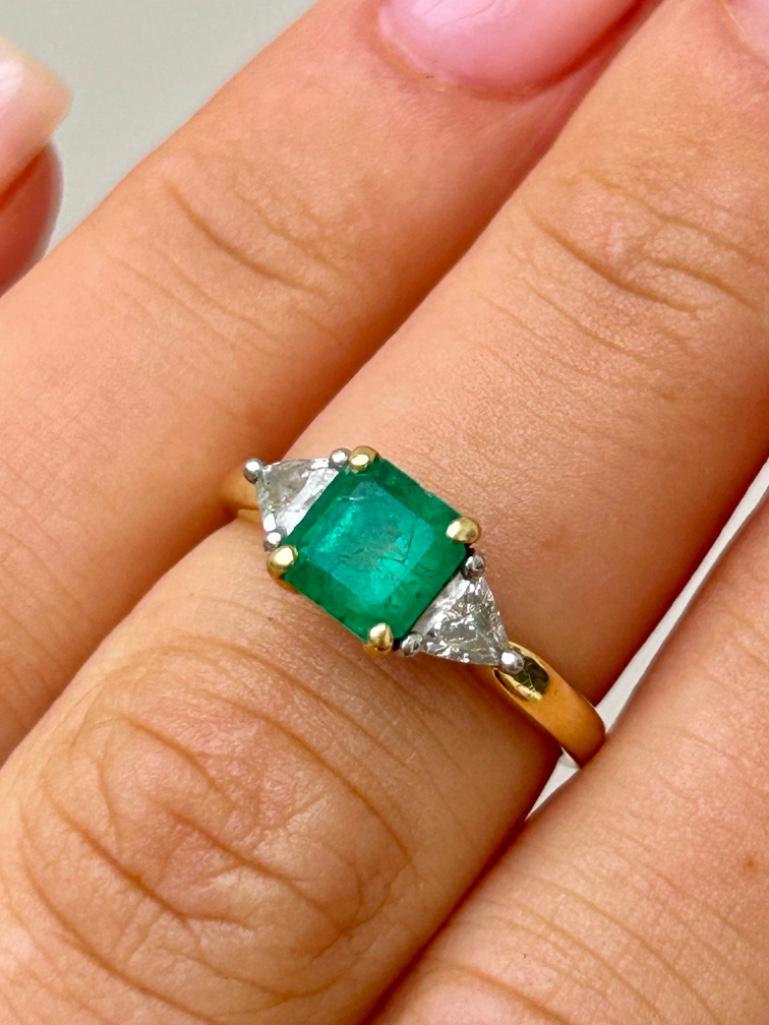 Vintage 18ct Yellow Gold Emerald and Diamond Ring - Image 2 of 8