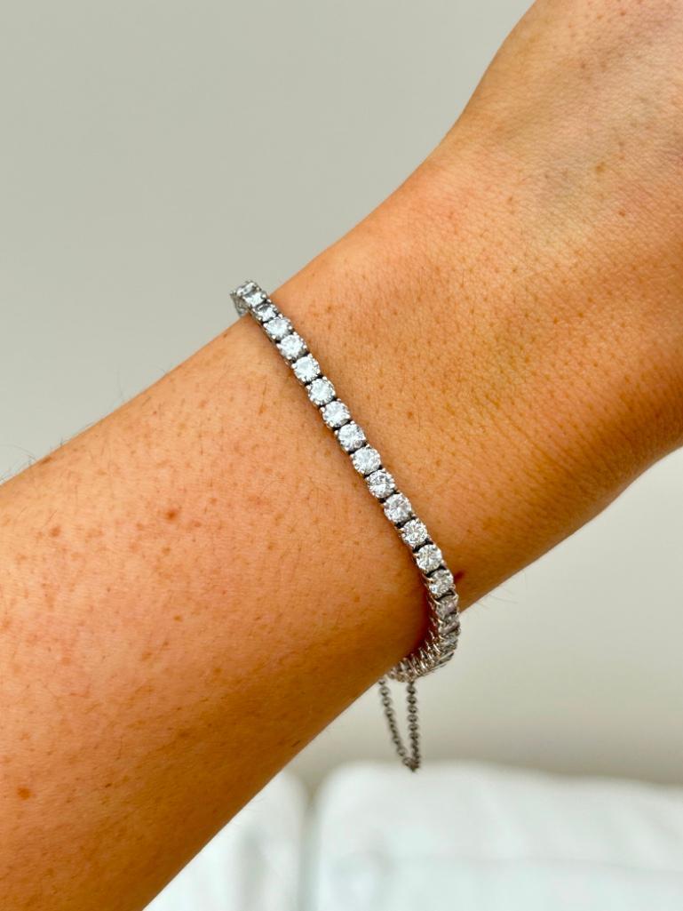 Diamond Line Bracelet in 18ct White Gold - Image 2 of 8