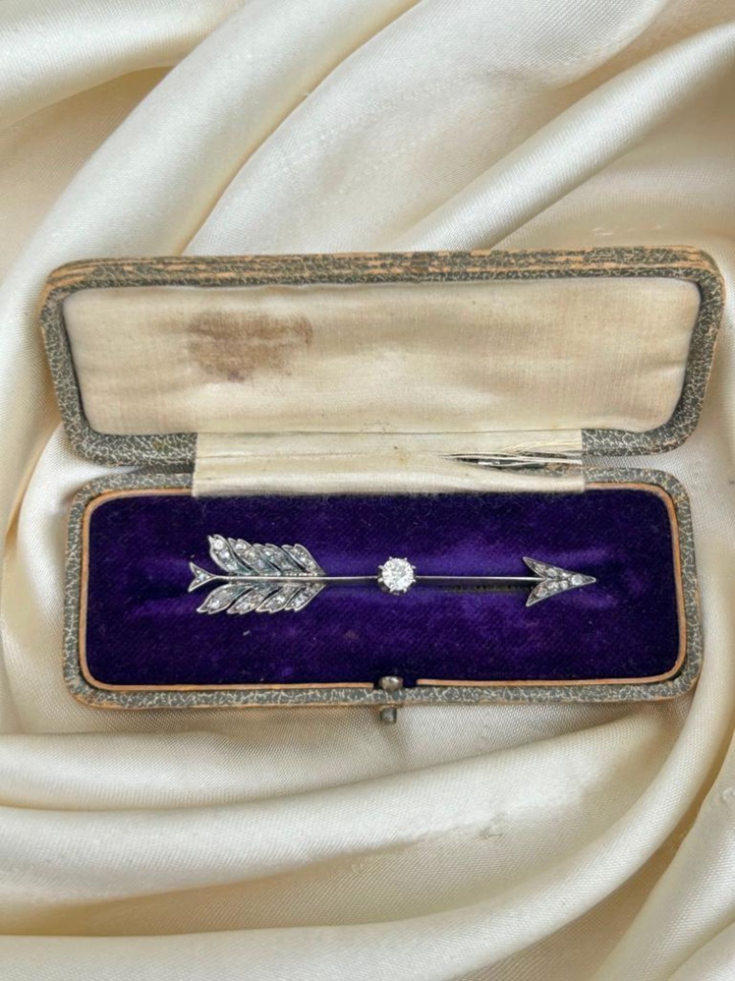 Outstanding Antique Large Diamond Jabot Arrow Pin Brooch in Antique Box - Image 3 of 8
