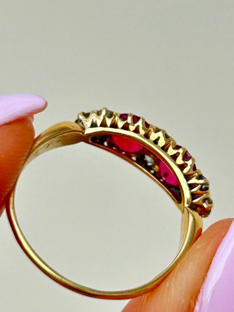 18ct Yellow Gold Chunky Diamond Ring - Image 4 of 7