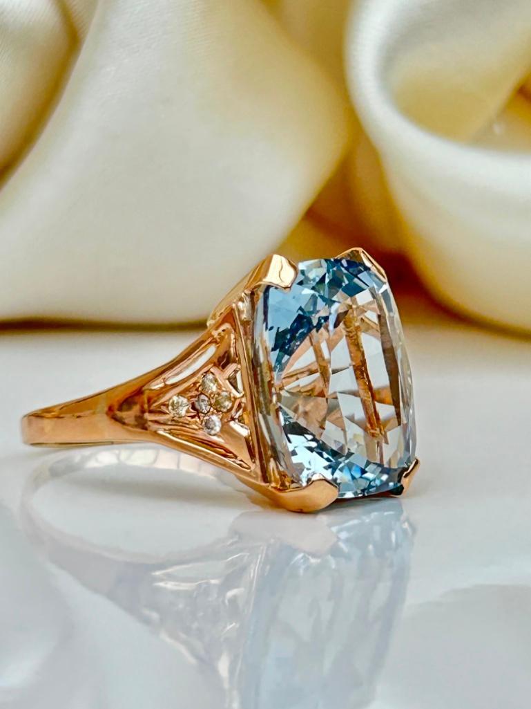Approx 16ct Aquamarine and Diamond Ring in 18ct Gold - Image 9 of 10