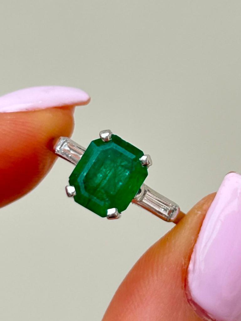 Outstanding Emerald and Diamond Ring - Image 7 of 9