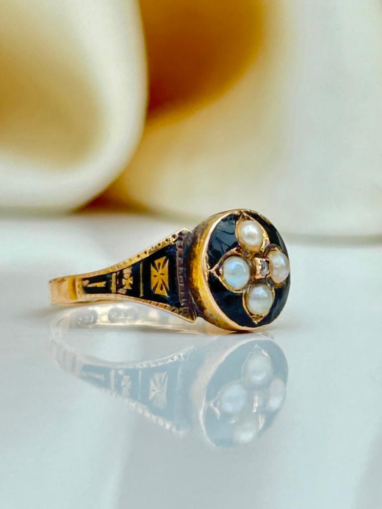 Antique 18ct Yellow Gold Black Enamel Mourning Ring with Pearl Diamond Flower Locket Back - Image 2 of 9